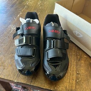 Giro Apeckx II, size 39.5, never been worn.